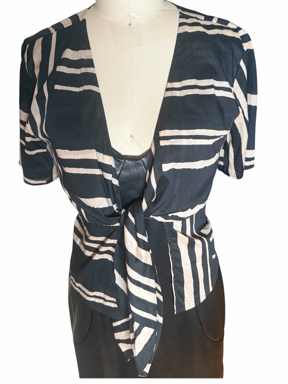 NWT Rails Tia Island Stripe Tie Front Cotton Top Women’s L Cream & Black